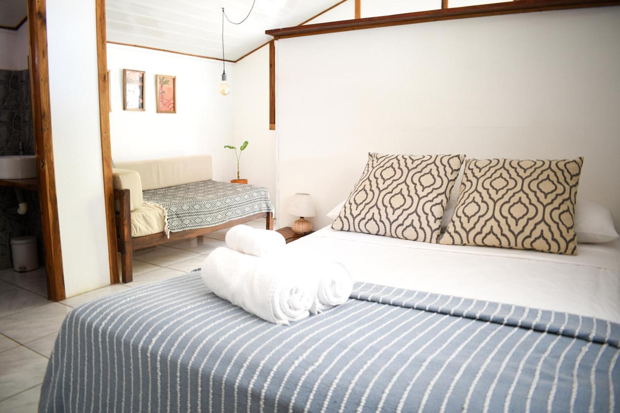 Cuatro Vientos Lodge & Apartments - Mal Pais, Costa Rica Playa Santa Teresa  Екстер'єр фото